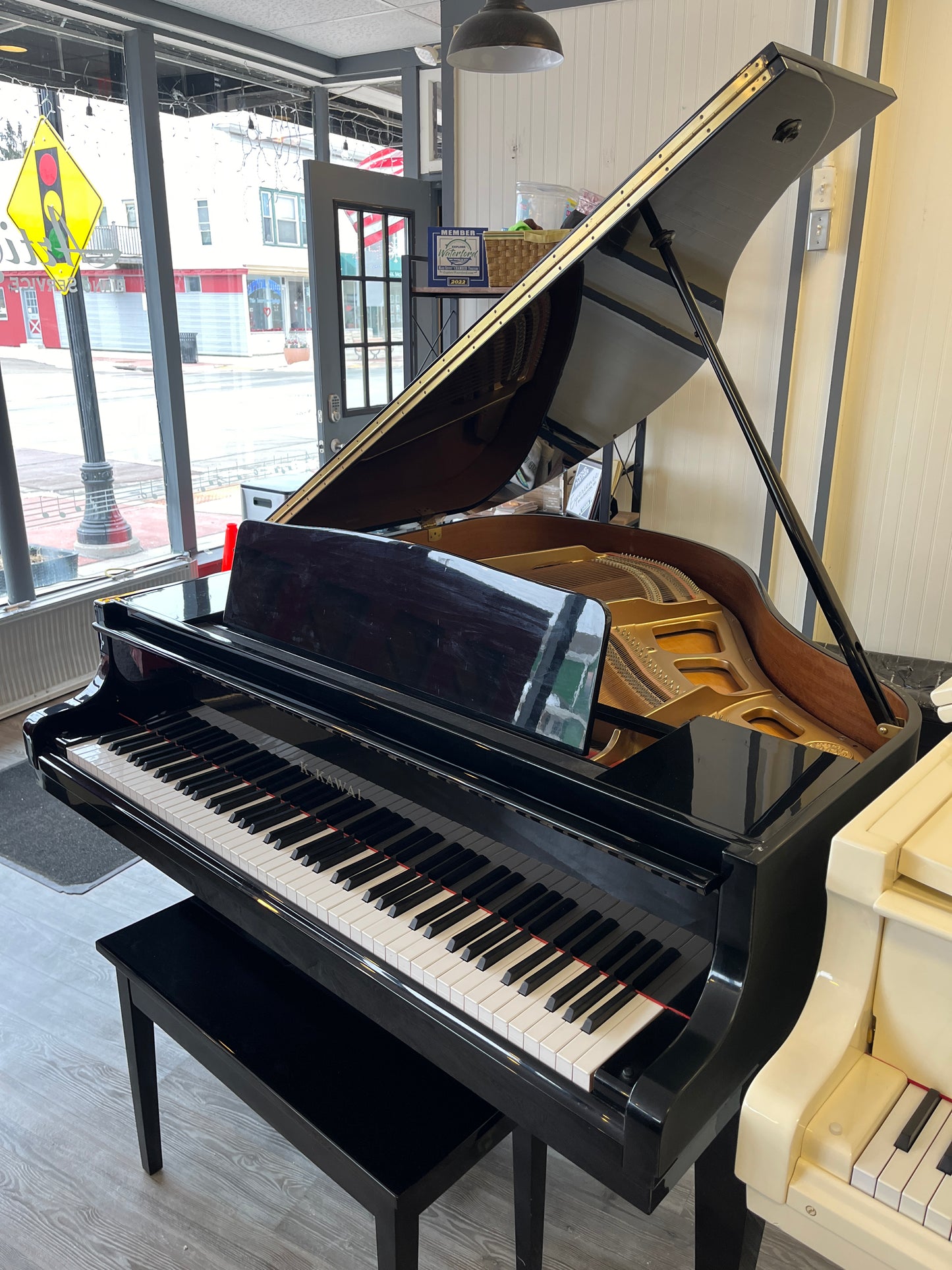 Kawai GM-10 (5'0") Baby Grand Piano (Polished Ebony Finish)