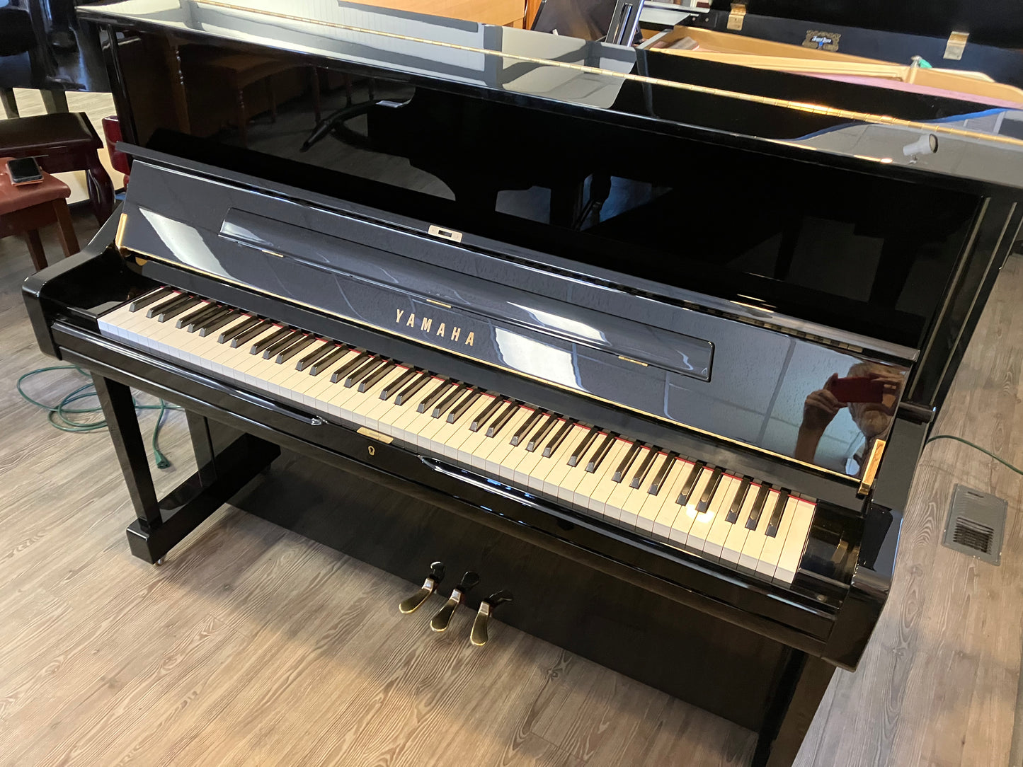Yamaha Model U1 (2009) 48” Professional Studio Piano (Polished Ebony)