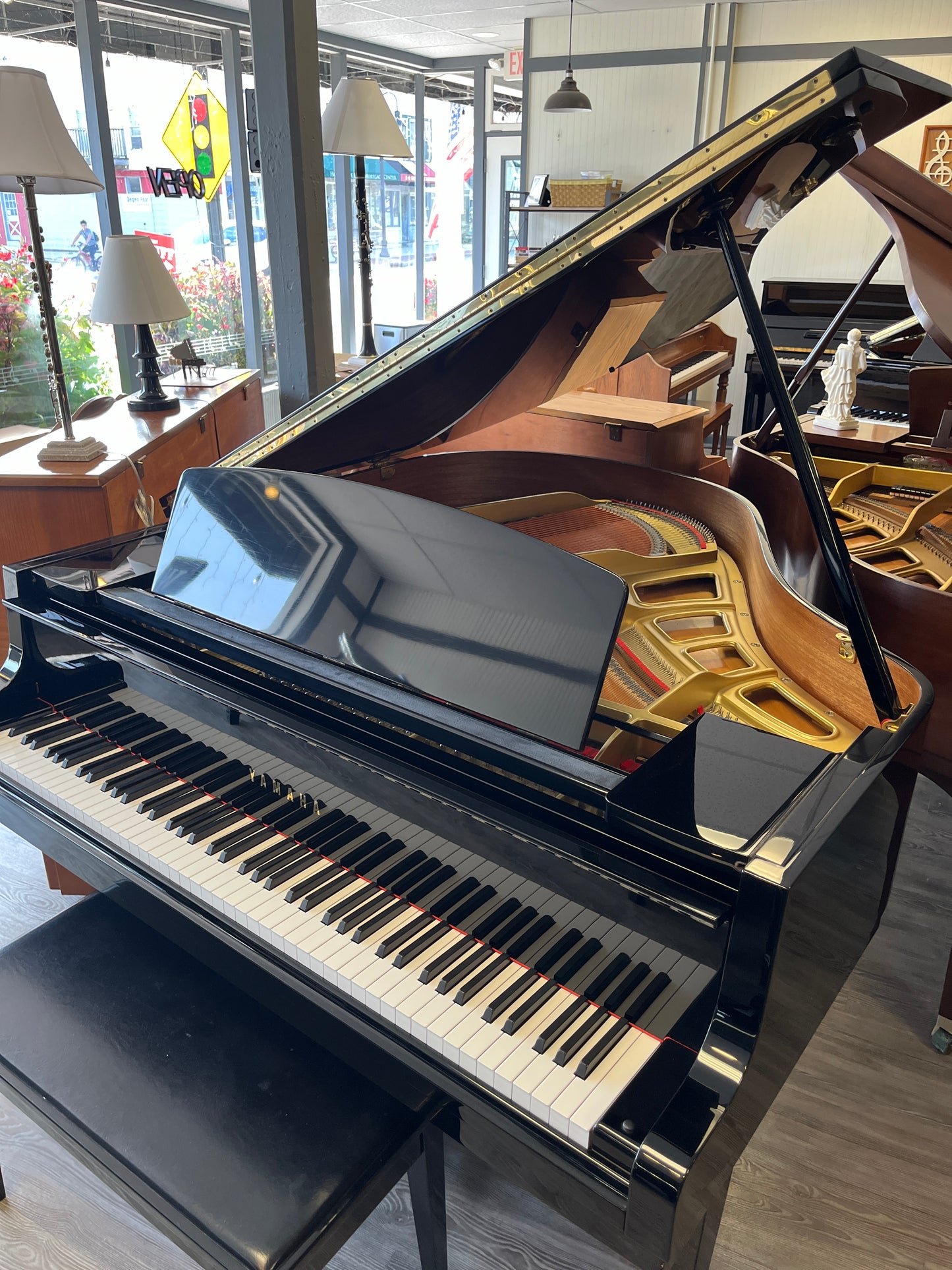 Yamaha Model GH1 (5'3") Baby Grand (Polished Ebony Finish)